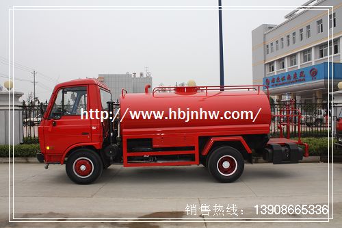 東風(fēng)多利卡消防灑水車(chē),裝水4-5噸.安裝消防車(chē)消防泵,消防炮.銷(xiāo)售熱線(xiàn):13908665336.